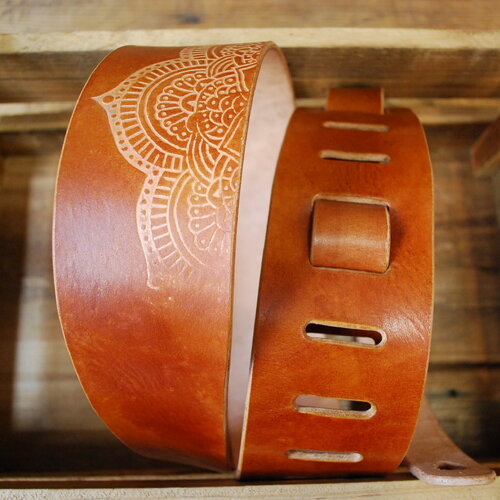 Sangle de guitare en cuir, leather guitar strap fabrication artisanale mandala