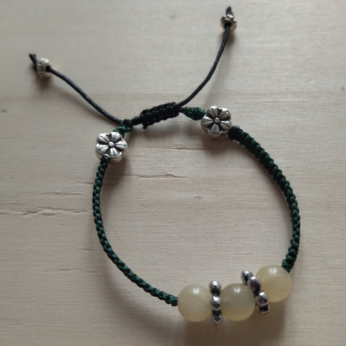 Bracelet macramé fleurs en acier inoxydable avec perles en jade jaune - taille l ajustable