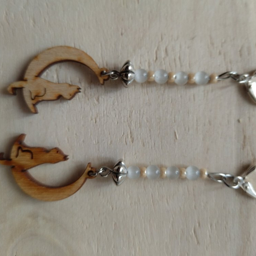 Boucles d'oreilles pendantes avec pierres de lune et chats en bois