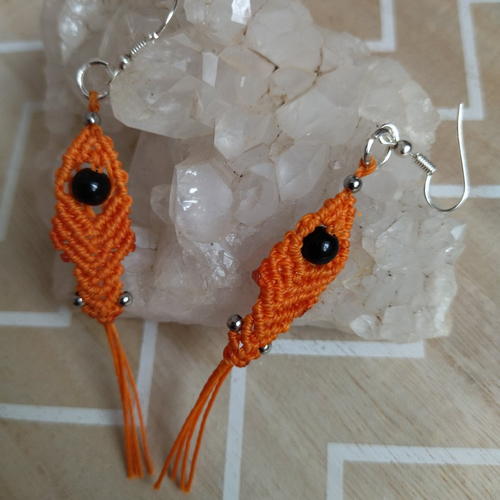 Boucles d'oreilles en tressage orange et obsidienne noire