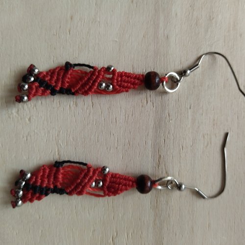 Boucles d'oreilles pendantes bicouleurs rouge et noir