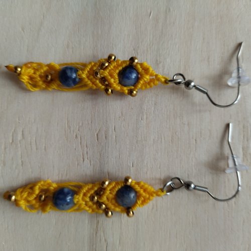 Boucles d'oreilles en linhasita jaune avec des perles dorées