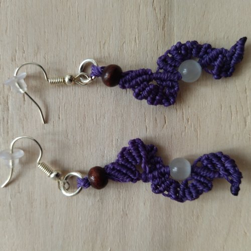 Boucles d'oreilles en linhasita violet avec des perles de lune