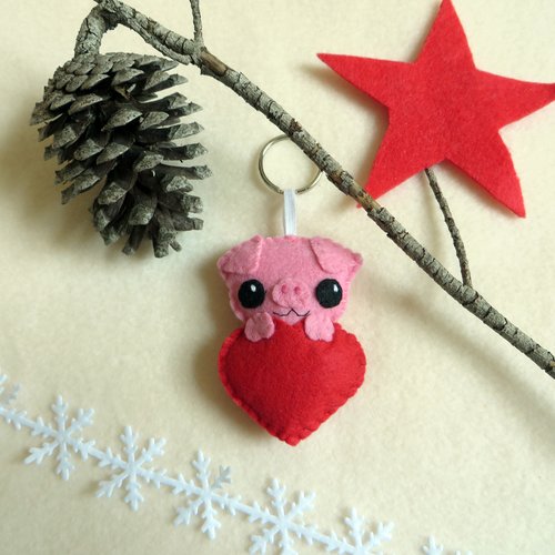 Porte clé cochon dans un coeur, bijou de sac en feutrine