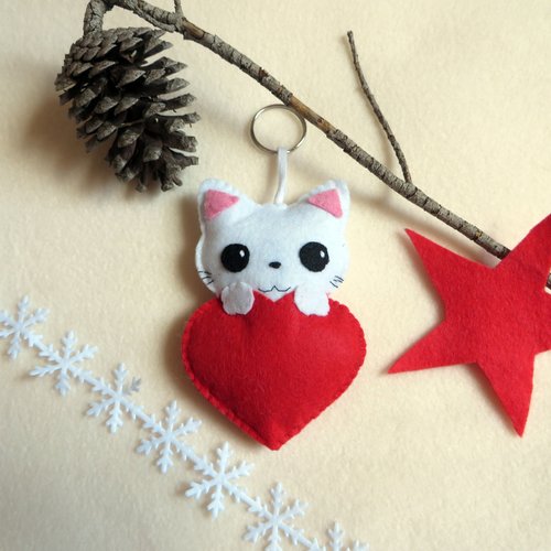 Peluche chat kawaii dans un coeur, cadeau pour dire je t'aime