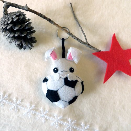 Décoration football, lapin kawaii dans un ballon en forme de coeur