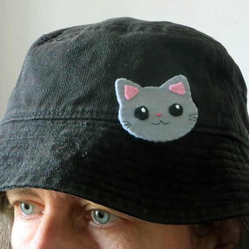 Broche chat gris kawaii, cadeau d'anniversaire pour enfant