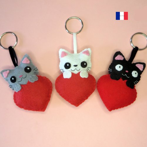 Porte clé chat personnalisé, dans un coeur, en feutrine, fait main, cadeau maman de chat