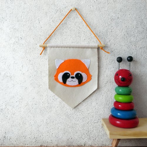 Décoration pour chambre de bebe, fanion panda roux en feutrine