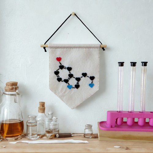 Décoration murale molécule de sérotonine, fanion chimie en feutrine