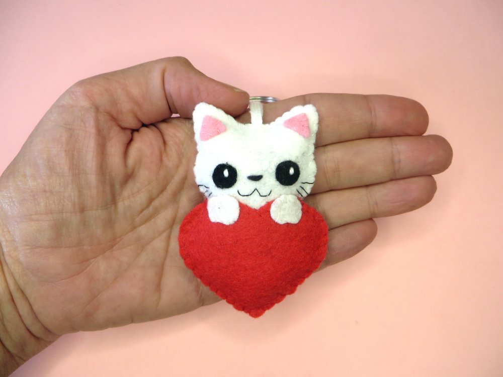 Porte clé chat, mignon, dans un coeur, en feutrine, fait main, cadeau