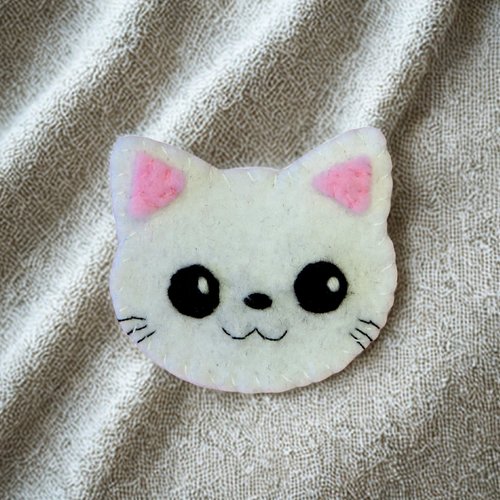 Broche feutrine chat blanc kawaii, petit cadeau pour enfant