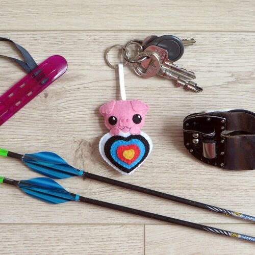 Porte clé tir à l'arc, cochon dans une cible