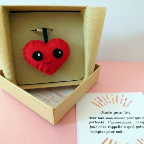Porte clé coeur souriant, bijou de sac en feutrine