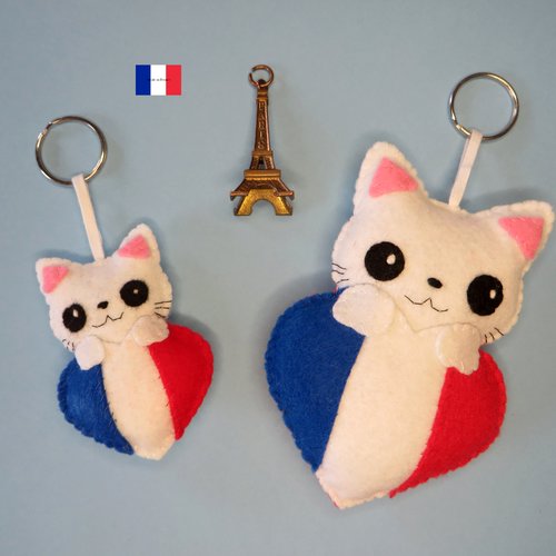Porte-clef chat, peluche chat kawaii, dans un drapeau français, en feutrine, fait main, pour le 14 juillet