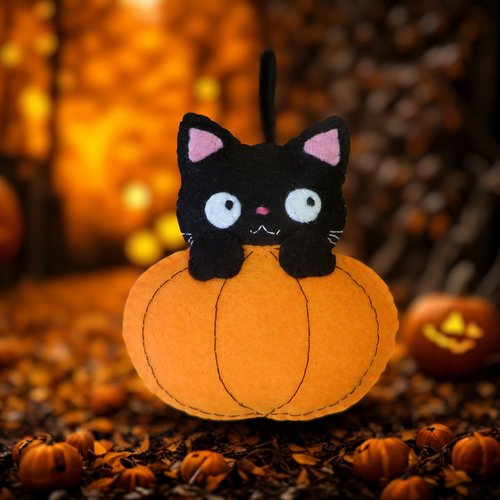 Décoration pour halloween, chat noir dans une citrouille, à suspendre
