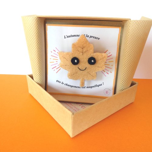 Broche feuille d'automne kawaii, accessoire en feutrine
