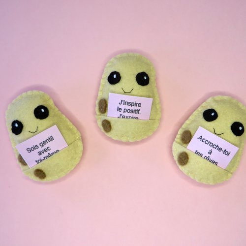 Patate positive kawaii – mini peluche en feutrine avec citation positive, personnalisable, faite main – cadeau inspirant