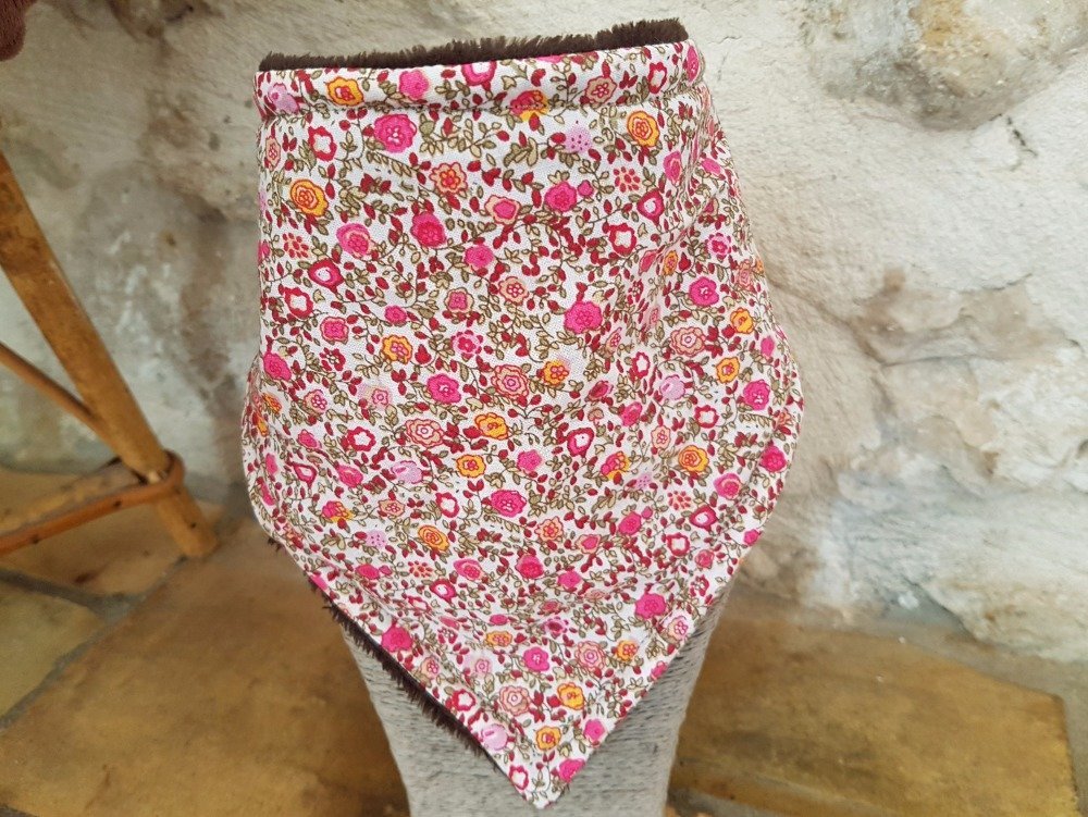 Foulard Bavoir Bandana Bebe En Douillette Marron Et Coton Fleuri Rose Un Grand Marche Foulard Bavoir Bandana Bebe En Douillette Marron Et Coton Fleuri Rose Un Grand Marche