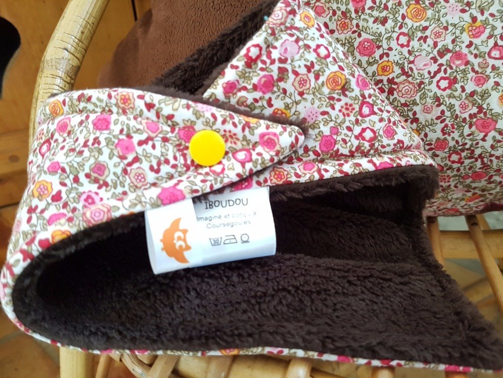 Foulard Bavoir Bandana Bebe En Douillette Marron Et Coton Fleuri Rose Un Grand Marche Foulard Bavoir Bandana Bebe En Douillette Marron Et Coton Fleuri Rose Un Grand Marche