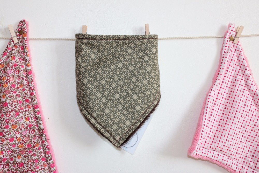 Foulard Bavoir Bandana Bebe En Douillette Marron Et Coton Fleuri Rose Un Grand Marche Foulard Bavoir Bandana Bebe En Douillette Marron Et Coton Fleuri Rose Un Grand Marche