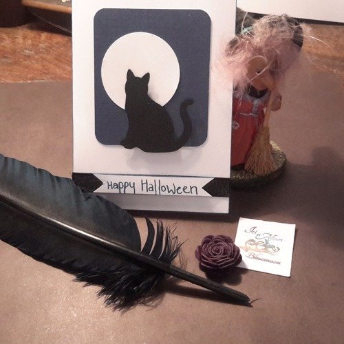 Carte double et enveloppe, happy halloween, silhouette chat noir, nuit de pleine lune. papier tissé. carterie