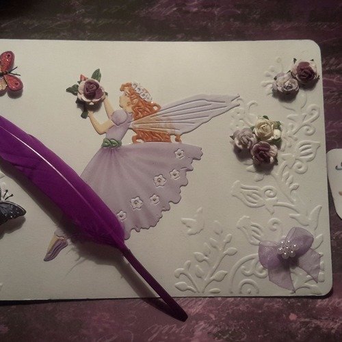 Carte blanche embossée et son enveloppe. fée, fleurs 3d, ruban organza, papillons relief. carterie 