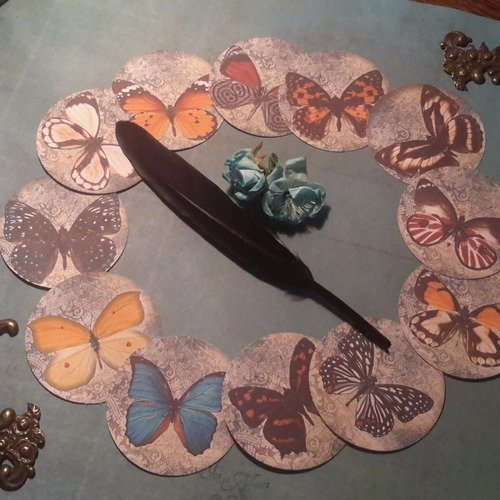 Lot b 12 embellissements + 12 motifs adhésifs double face offerts. papillons vintage.  tags,  dies,  découpes papier. scrapbooking