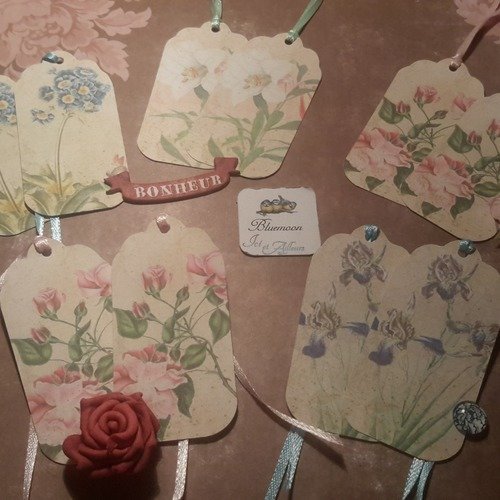 Lot 10 étiquettes + liens tissu. fleurs de jardin, étiquettes cadeaux. roses shabby chic, iris, primevères, lys. scrapbooking,  cartes, h