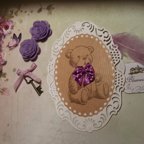 Carte contour filigrane, die cut, ourson et papier kraft,noeud papillon violet à pois . carte enfant anniversaire. scrapbooki