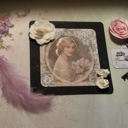 Carte embossée enveloppe, shabby chic, image romantique, portrait jeune femme au lilas. carterie. scrapbooking