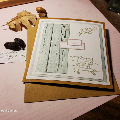 Carte double, découpes papier, tampons,  tags. papeterie,  loisirs créatifs. scrapbooking
