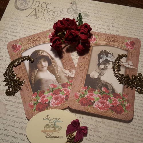 Lot 2 cartes, images,  photos vintages petites filles 1900,  roses shabby. cadres arabesques. photos enfants victoriens. 