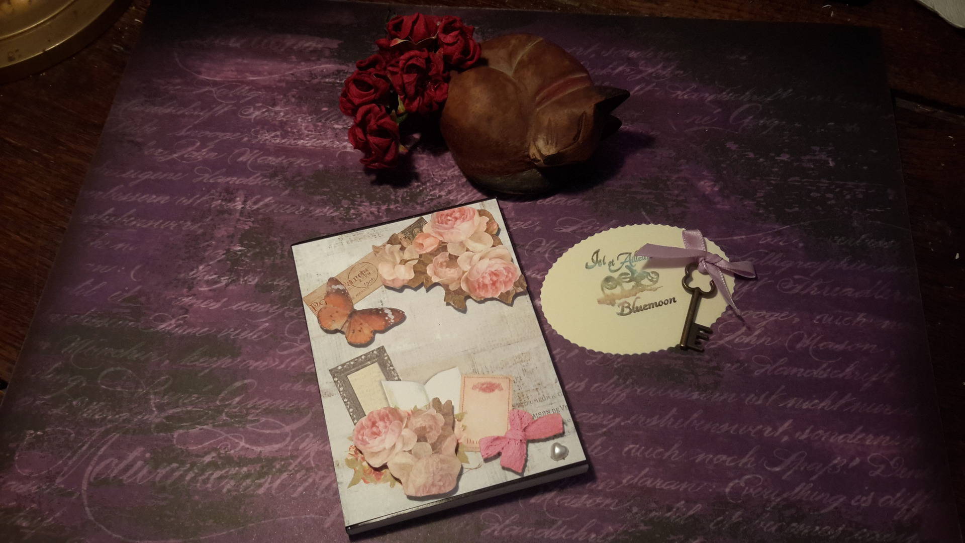 Carnet de notes original femme, roses et papillon, déco vintage