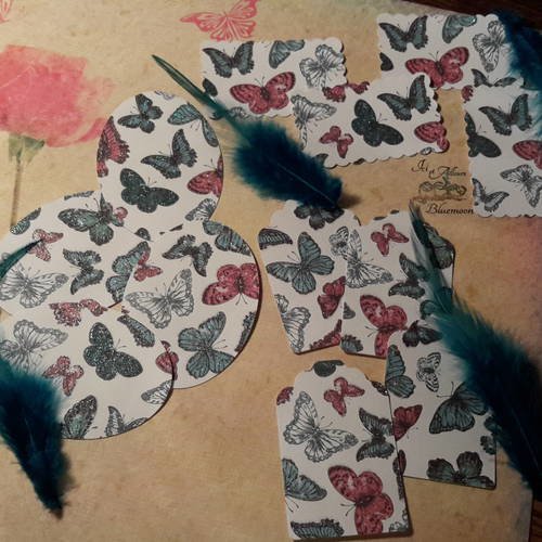 Lot 12 embellissements + 12 motifs adhésifs double face offerts. papillons shabby. tags,  dies,  découpes papier. touches nacrées 