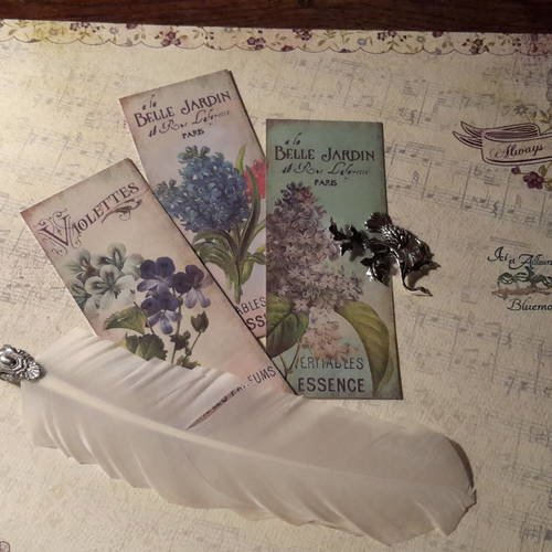 Lot  a 3  marque pages,  plastifiés,  fleurs de nos jardins, jacinthe, violettes  pensées,  lilas. anciennes publicités. scrap