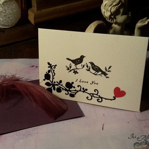 Petite carte double et enveloppe, couple d'oiseaux, frise de roses et  coeur.  i love you. papier relief,  280g 
