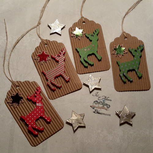 Lot de  4 étiquettes noël, die cut, cerfs fantaisies,  sujets bois sur kraft, suspensions. 