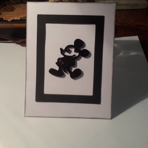 Carte en relief mickey 3d,  enveloppe,  cadres découpés, silhouette mickey , le tout sur beau noir et blanc, 