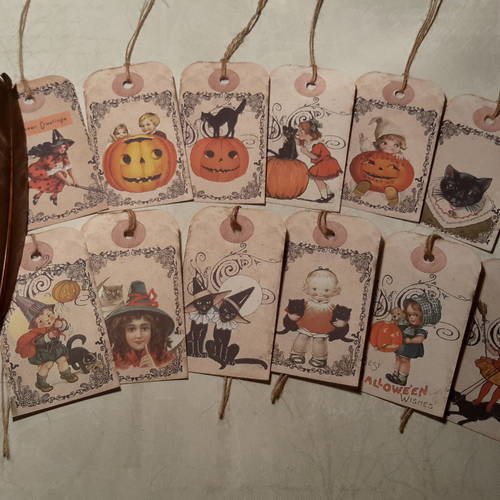 Lot  12 grandes étiquettes + liens ficelle,  rétro, motifs halloween, enfants,  chats noirs, citrouilles, sorcières. . 