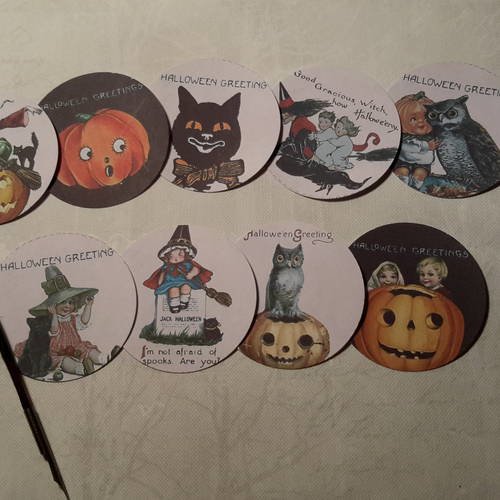 Lot  9  embellissements ronds halloween + 9 ronds double faces  offerts. enfants,  chats noirs, citrouilles, sorcières, balai.. 