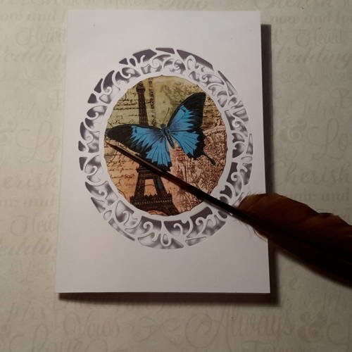 Carte double rectangulaire, enveloppe,  blanches,  découpe  filigrane  ovale,  papillon turquoise, tour eiffel. 