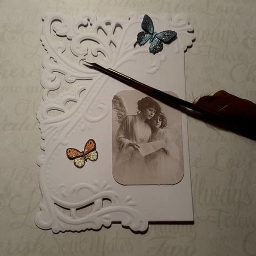 Carte rectangulaire  et enveloppe,  anges, découpe embossée,   filigrane blanc ,  papillons 3d 
