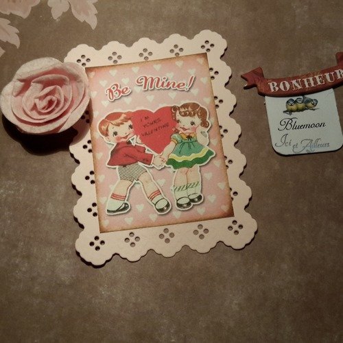 Petite carte saint valentin, amour, tendresse, petits enfants, coeurs, cadre, découpe rose tendre, scrapbooking. 