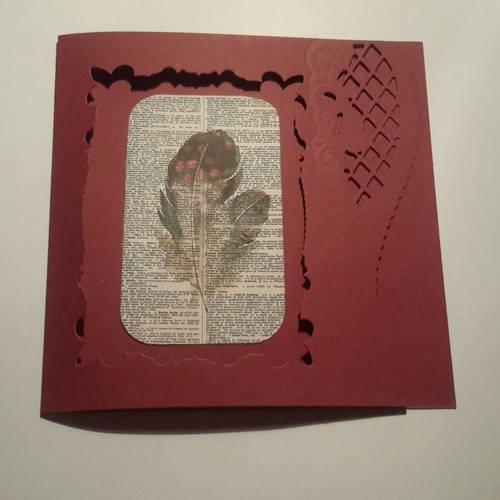 Grande carte double et enveloppe, motif plume et écriture, vint âge.  découpe et embossage. 