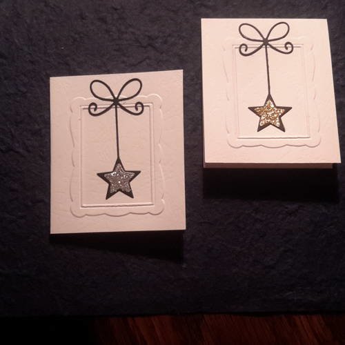 Petites cartes doubles,  lot de 2, avec 2 enveloppes. thème noël,  embossage,  dies,  embellissements... 