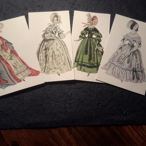 Lot  a de 4 images, mini cartes,  grandes étiquettes rétro .... duchesses, comtesses,  différents costumes et accessoires d'époque....