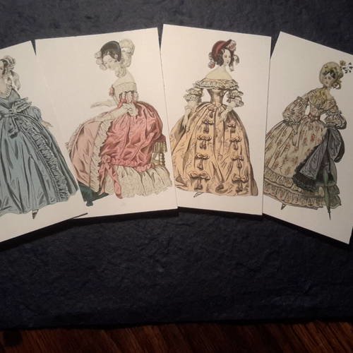 Lot  b de 4 images, mini cartes,  grandes étiquettes rétro .... duchesses, comtesses,  différents costumes et accessoires d'époque....