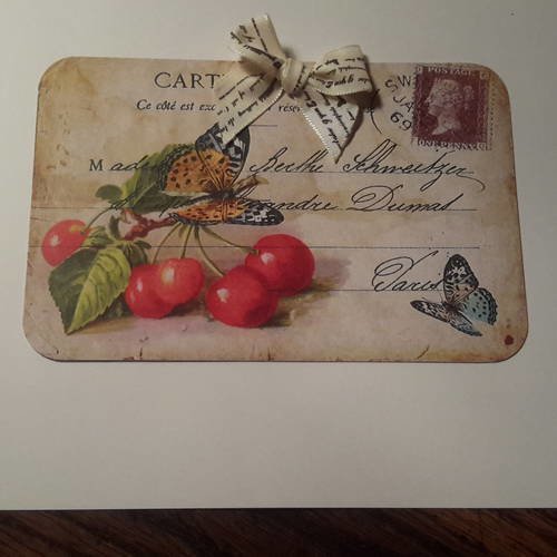 Carte et enveloppe,  die,  ou découpe  pour base de carte,  carte postale ancienne vintage.  papillons et cerises