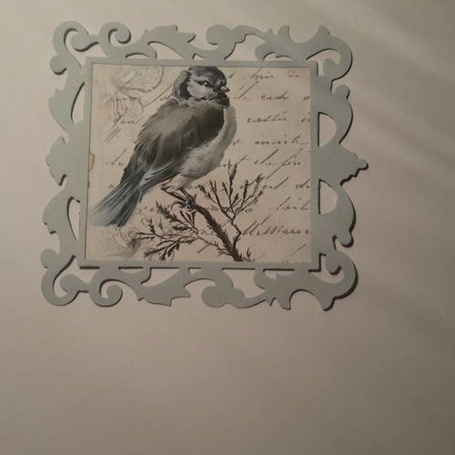 Carte et enveloppe, en cadre découpé gris clair avec contour arabesques, 250g, illustration oiseau, mésange bleue, fonds 